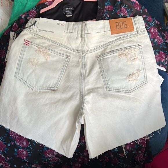 NWT BDG Destroyed Shorts Sz 28 - Picture 8 of 10